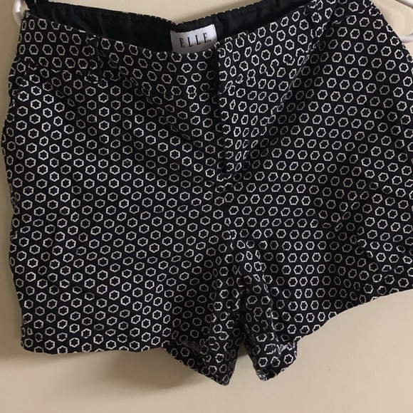 Elle black/white print shorts. - Picture 1 of 6